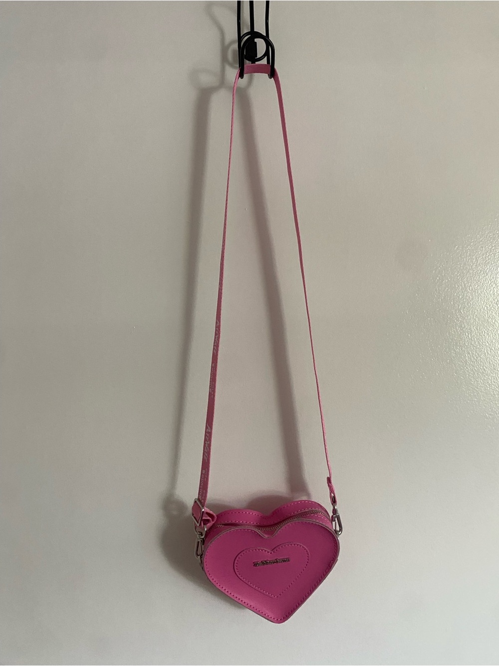 NWOT Dr Martens Mini Heart Bag in Fondant Pink - Picture 8 of 10